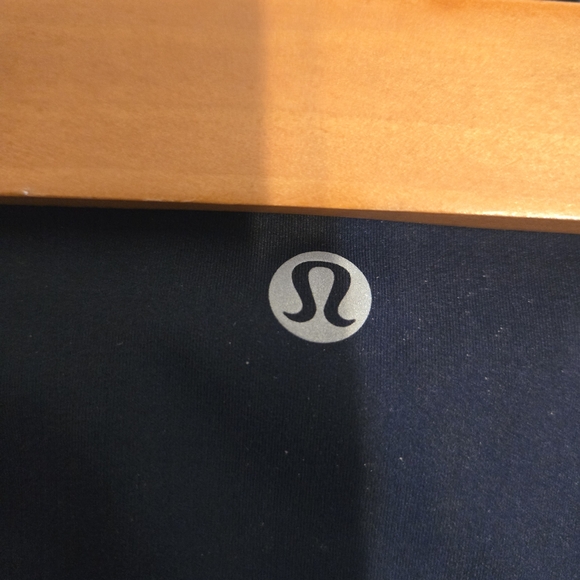 lululemon athletica High-Waist Black Workout Shorts - Picture 4 of 6